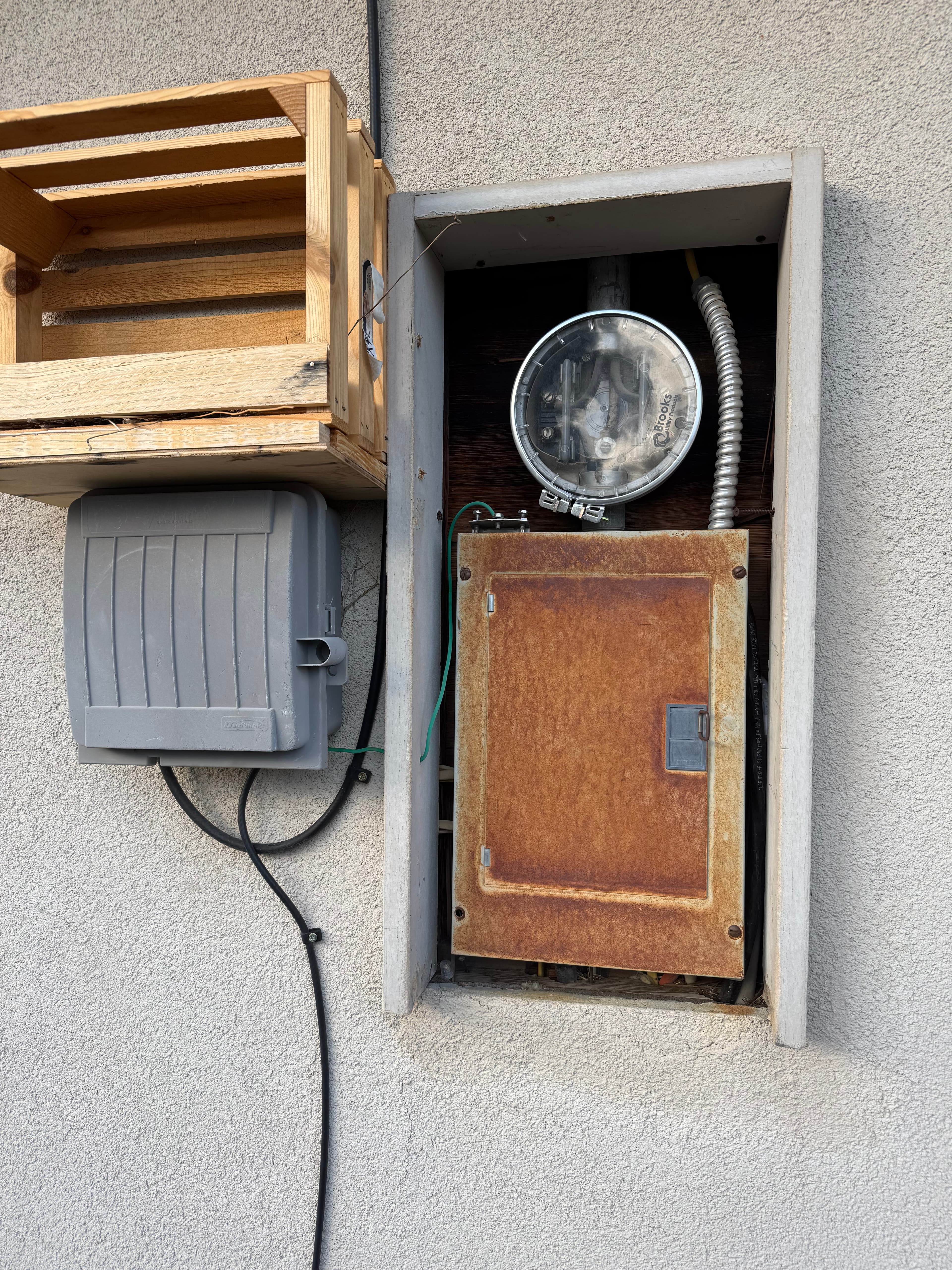 100 Amp to 200 Amp Electrical Service Upgrade existing condition photo 1